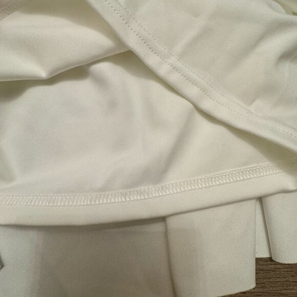 🤍 White Flowy Skort | Built-In Shorts | Wide Waistband - Picture 4 of 5